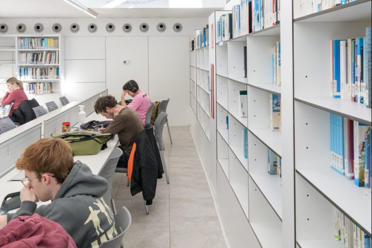 Biblioteca de ADE-Topografía, photo 4