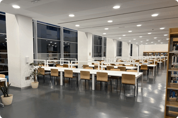 Visión nocturna de la Sala de Estudio