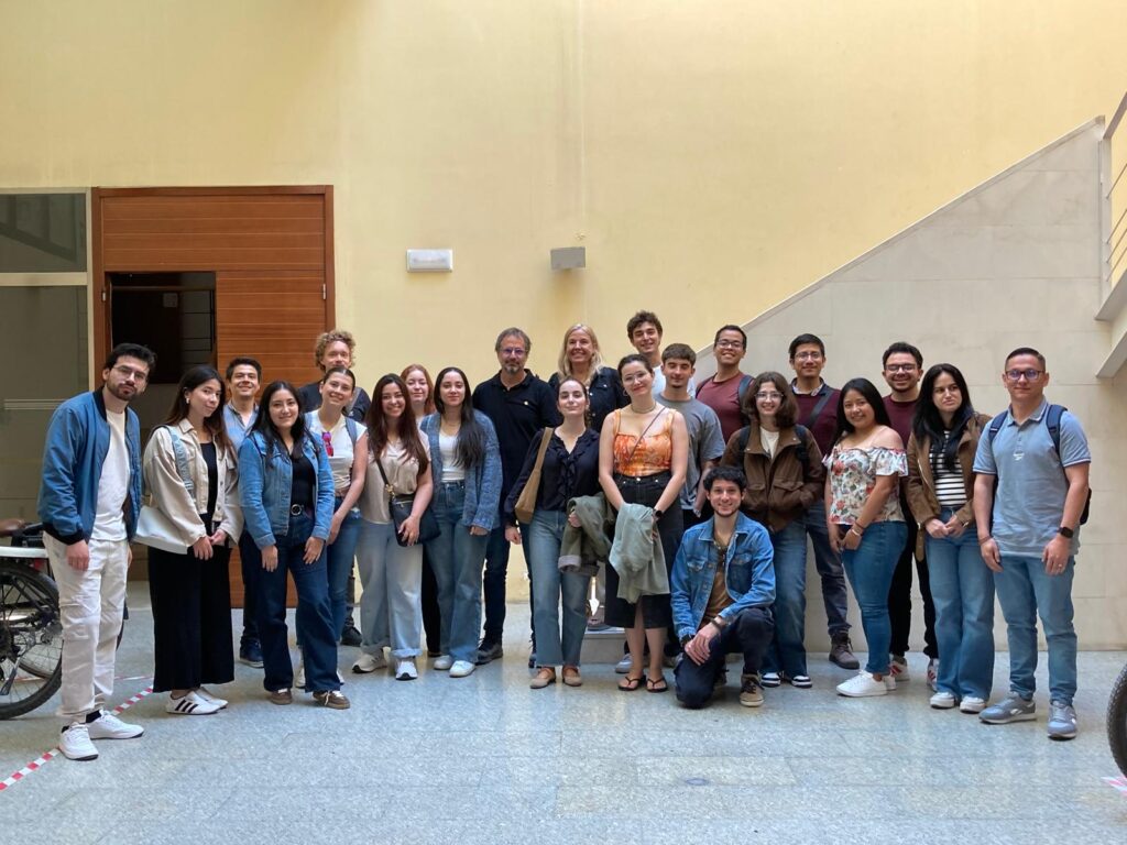 ETSIGCT en la EMT. Foto de grupo