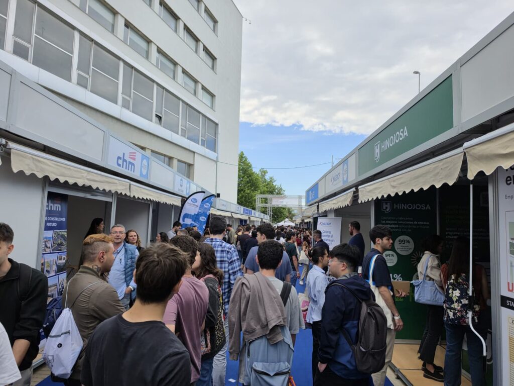 Los pasados 6 y 7 de mayo, la Universitat Politècnica de València celebró una nueva edición del Foro de Empleo UPV, organizado por el Servicio Integrado de Empleo de la UPV en el Campus de Vera. Durante dos jornadas, la universidad se convirtió en un gran espacio de encuentro entre estudiantes, titulados y empresas de distintos sectores profesionales.