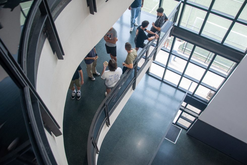 Vista cenital del interior de la escuela
